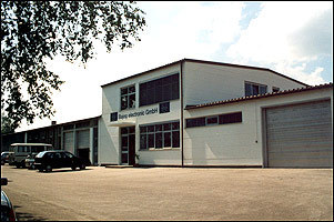 其主導(dǎo)產(chǎn)品有:電站鍋爐噴燃器火嘴、過熱器梳形卡、 穩(wěn)燃體、中心筒、風(fēng)帽等耐熱件;煤粉管、灰渣管、護瓦,鍋爐護瓦,磨煤機進出口料斗、襯板、防磨板等耐磨、耐腐蝕鑄件。,工廠,廠商-山東金山鍋爐風(fēng)帽鑄造