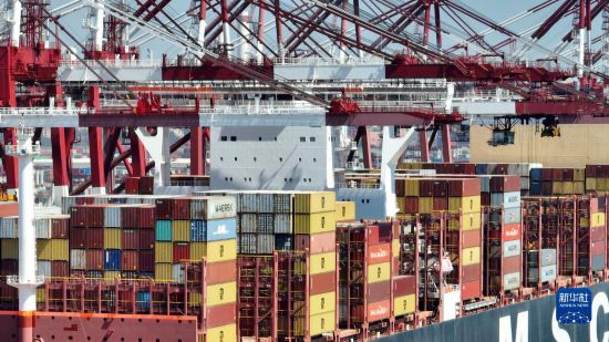 山東青島港:小長(zhǎng)假迎來(lái)進(jìn)出口裝卸高峰